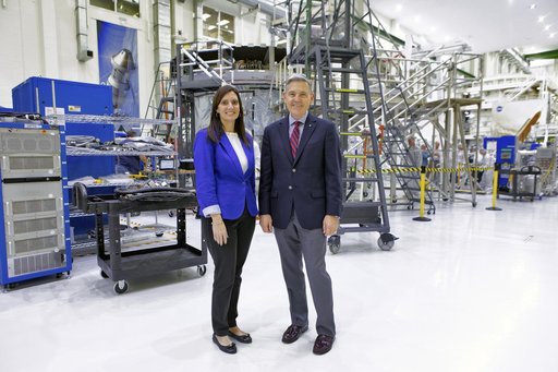 Lieutenant Governor of Florida tours O&C with Center Director Bo