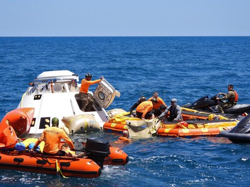 Starliner Astronaut Water Rescue Training