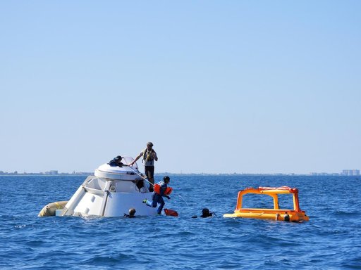 Starliner Astronaut Water Rescue Training