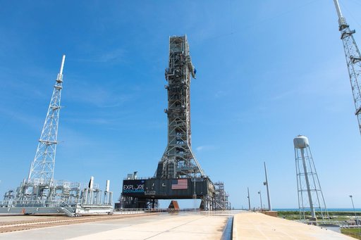 Water Flow Test with Mobile Launcher at Pad 39B