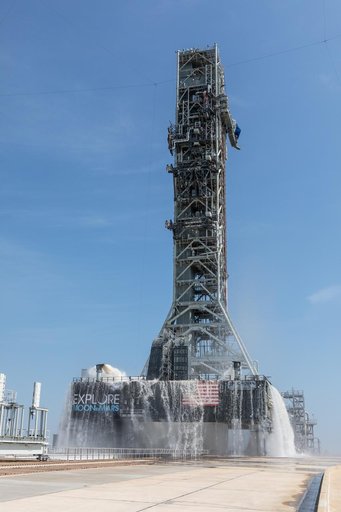 Water Flow Test with Mobile Launcher at Pad 39B