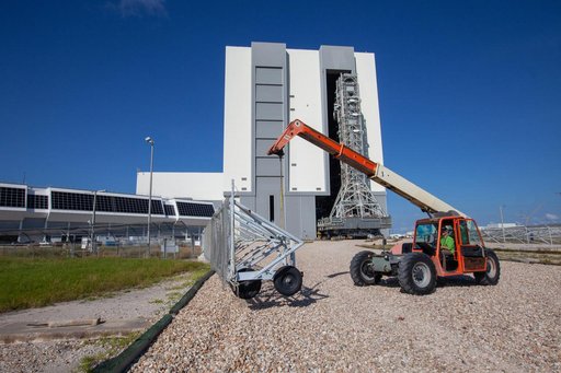 Mobile Launcher Back to Pad 39B