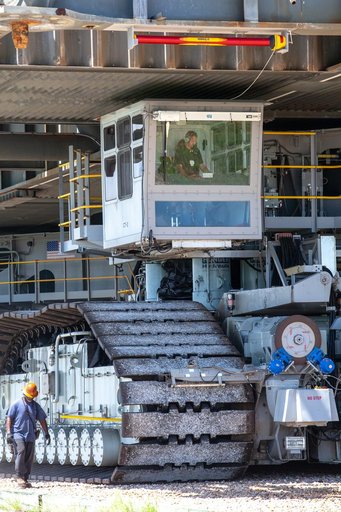 Mobile Launcher Back to Pad 39B