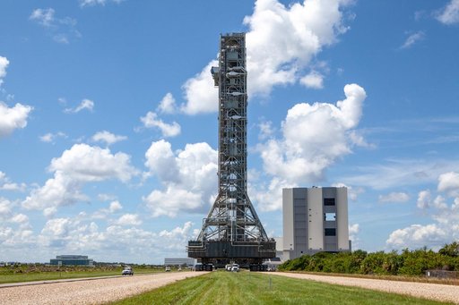 Mobile Launcher Back to Pad 39B