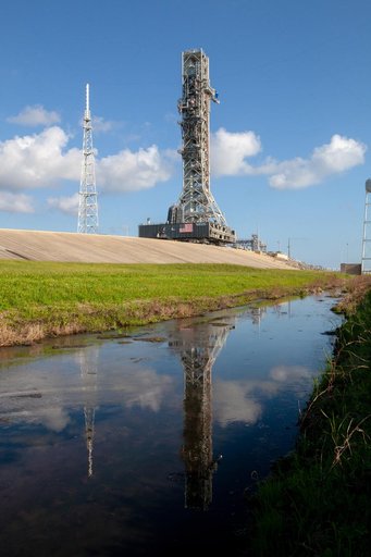 Mobile Launcher Back to Pad 39B