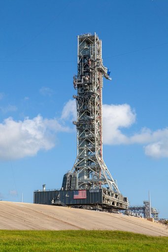 Mobile Launcher Back to Pad 39B