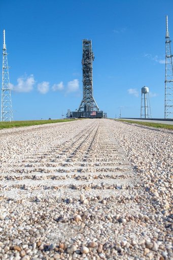 Mobile Launcher Back to Pad 39B