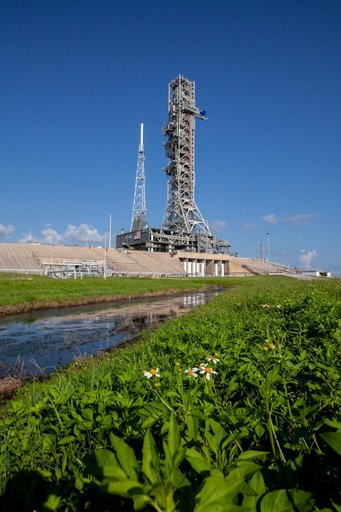 Mobile Launcher Back to Pad 39B