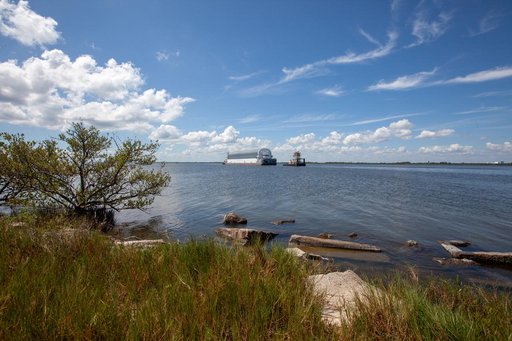 SLS Core Stage Pathfinder Barge Approaches KSC