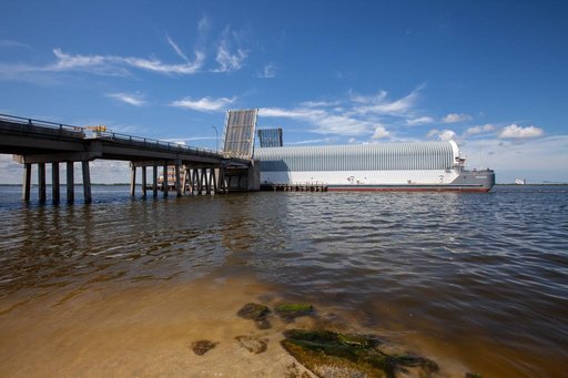 SLS Core Stage Pathfinder Barge Approaches KSC