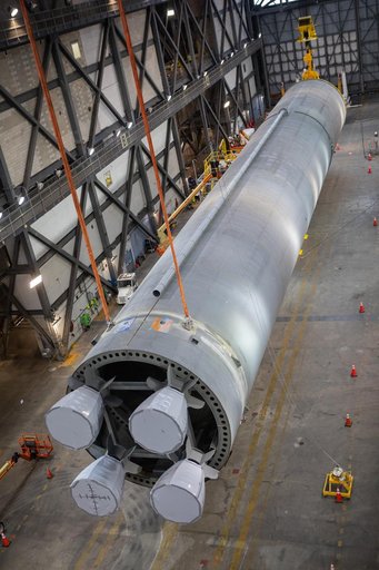 Core Stage Pathfinder Training Month - Lift into High Bay 3