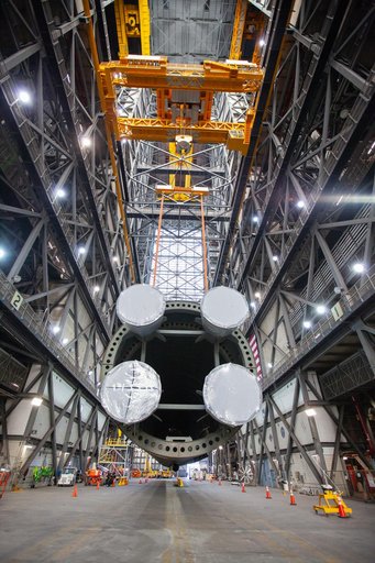 Core Stage Pathfinder Training Month - Lift into High Bay 3