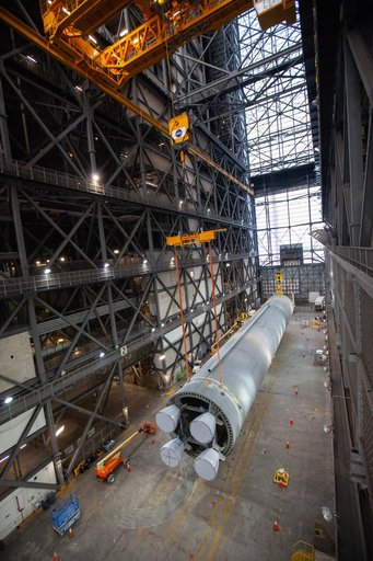 Core Stage Pathfinder Training Month - Lift into High Bay 3