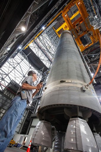 Core Stage Pathfinder Training Month - Lift into High Bay 3
