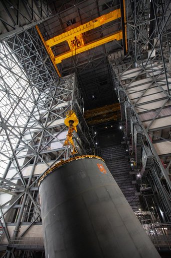 Core Stage Pathfinder Training Month - Lift into High Bay 3