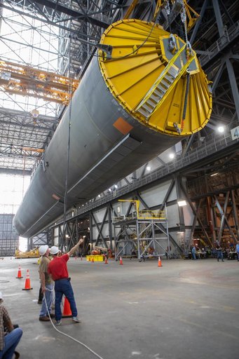 Core Stage Pathfinder Training Month - Lift into High Bay 3