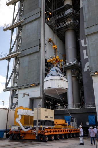 CCP Boeing CST-100 Starliner OFT Rollout - Lift and Mate