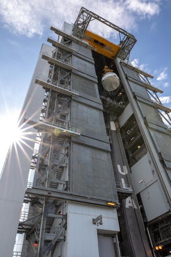 CCP Boeing CST-100 Starliner OFT Rollout - Lift and Mate