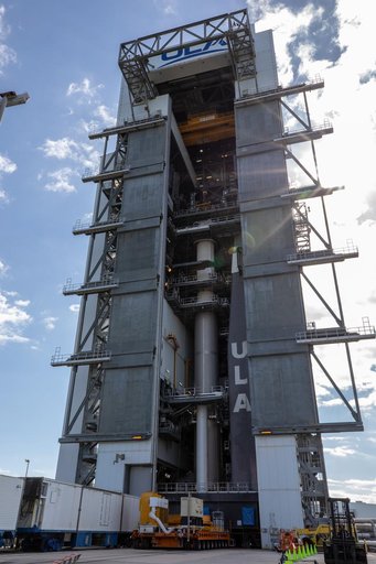 CCP Boeing CST-100 Starliner OFT Rollout - Lift and Mate