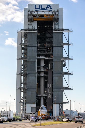 CCP Boeing CST-100 Starliner OFT Rollout - Arrival at VIF, Pad