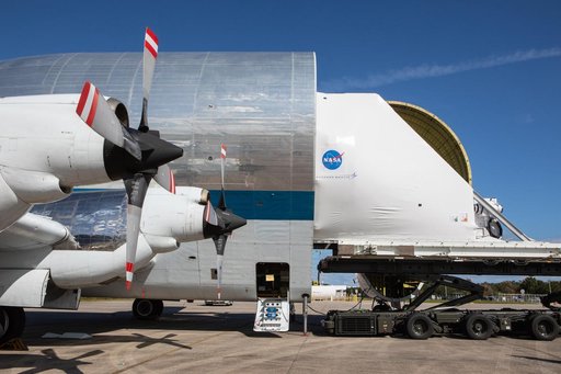 Orion CSM Load onto Guppy