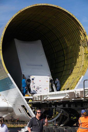 Orion CSM Load onto Guppy
