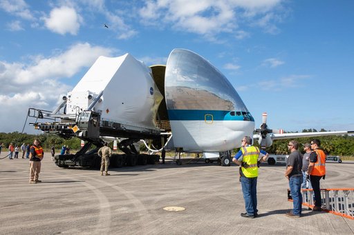 Orion CSM Load onto Guppy