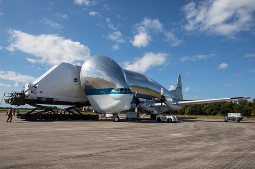 Orion CSM Load onto Guppy