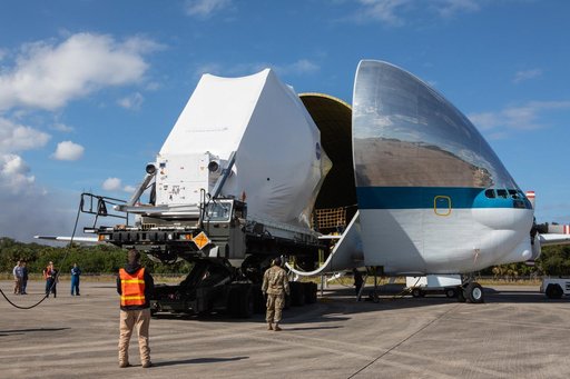 Orion CSM Load onto Guppy