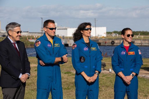 Administrator with Astronauts and KSC Center Director Briefing