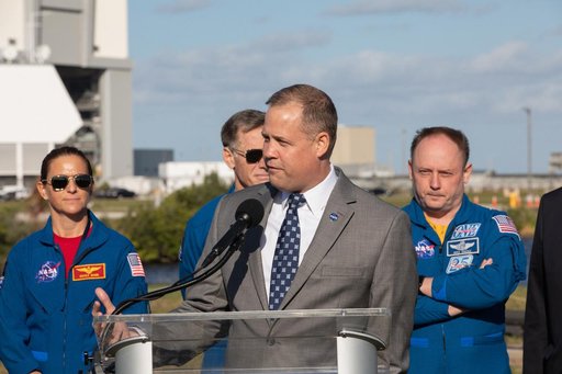 Administrator with Astronauts and KSC Center Director Briefing