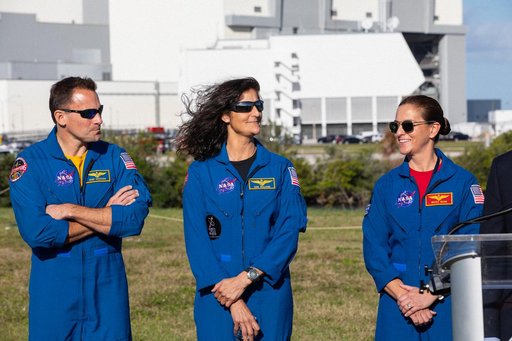 Administrator with Astronauts and KSC Center Director Briefing