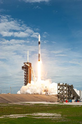 SpaceX In-Flight Abort Test - Liftoff