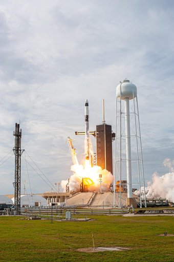 SpaceX In-Flight Abort Test - Liftoff