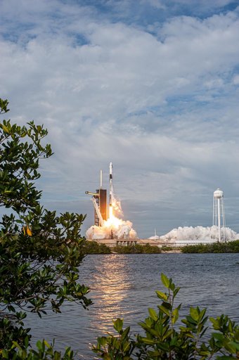 SpaceX In-Flight Abort Test - Liftoff
