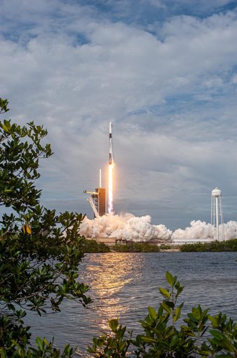 SpaceX In-Flight Abort Test - Liftoff