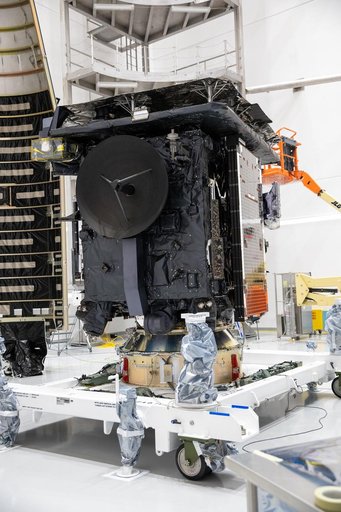 Solar Orbiter Encapsulation at Astrotech