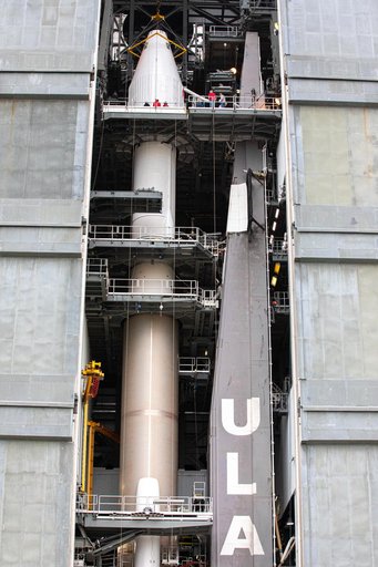 Solar Orbiter Spacecraft Lift and Mate