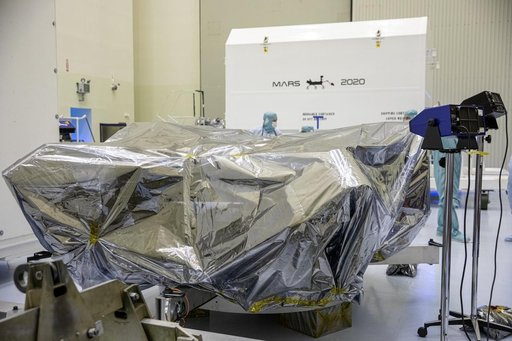 Mars 2020 Rover Unbagging in PHSF