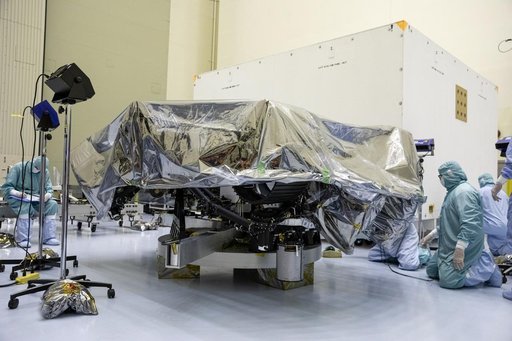 Mars 2020 Rover Unbagging in PHSF