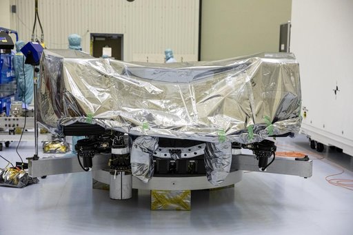 Mars 2020 Rover Unbagging in PHSF