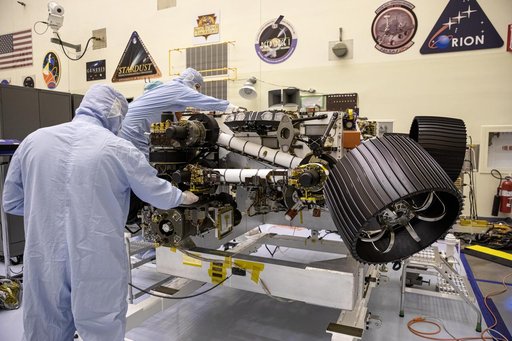 Mars 2020 Rover Processing in PHSF - Cleaning