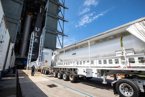 Mars 2020 SRB 1 Preparation for Lift and Mate