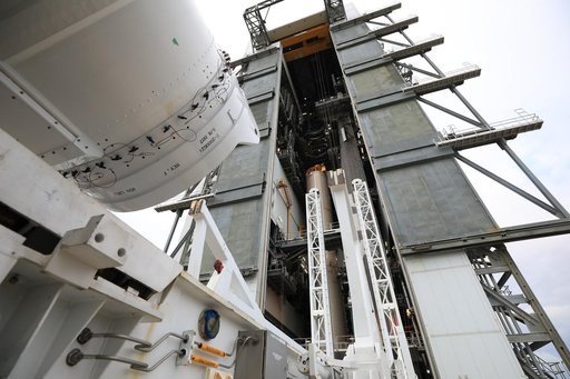Mars 2020 SRB 2 Lift and Mate