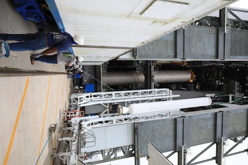 Mars 2020 SRB 2 Lift and Mate