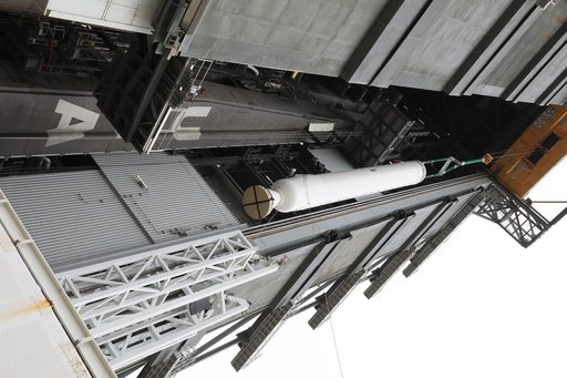 Mars 2020 SRB 2 Lift and Mate