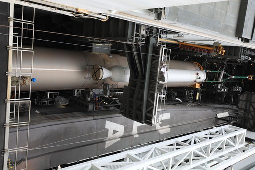 Mars 2020 SRB 2 Lift and Mate