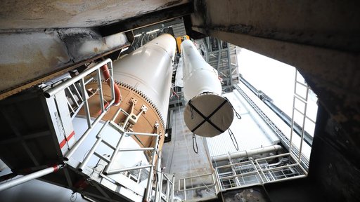 Mars 2020 SRB 2 Lift and Mate