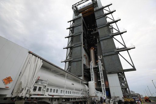 Mars 2020 SRB 3 Preparations for Lift and Mate