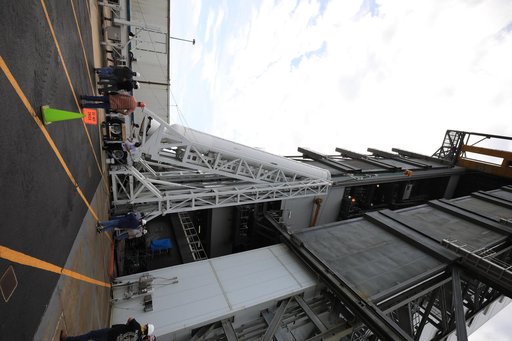 Mars 2020 SRB 3 Preparations for Lift and Mate